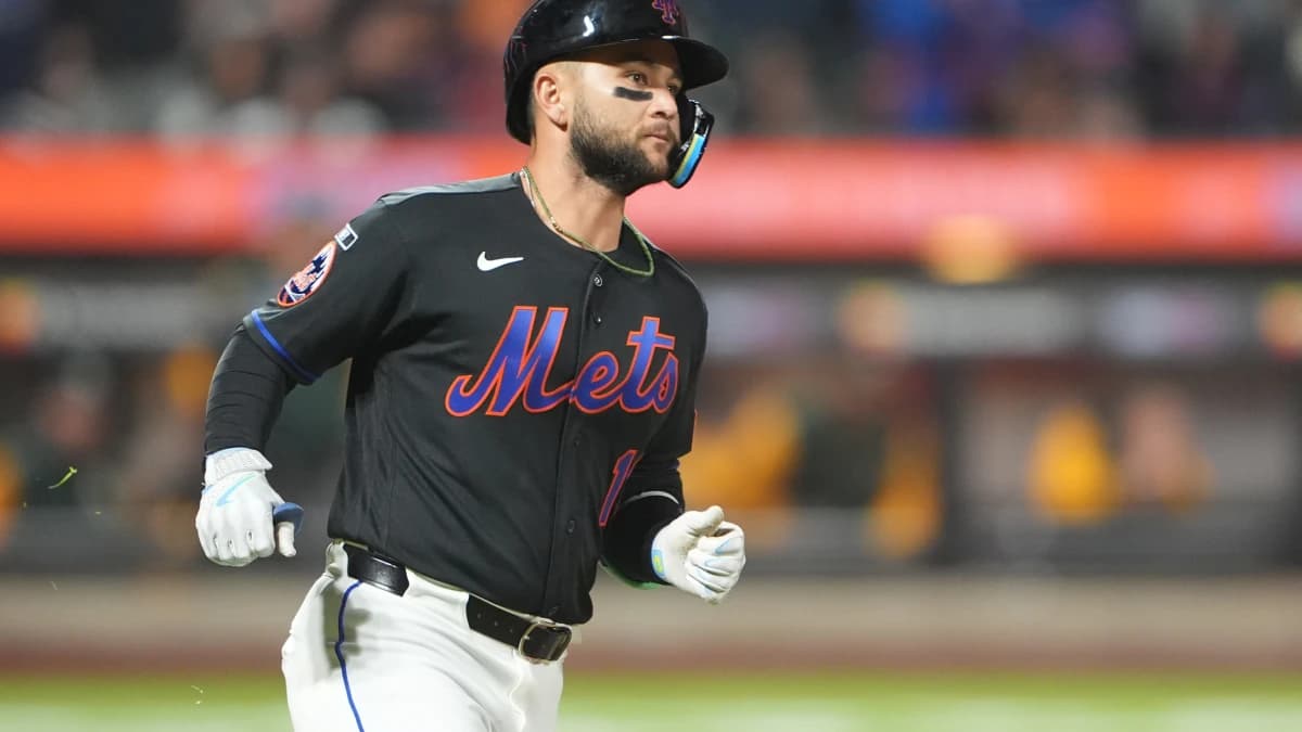 New York Mets designated hitter Bo Bichette (19) runs out a single against the Athletics during the sixth inning at Citi Field.