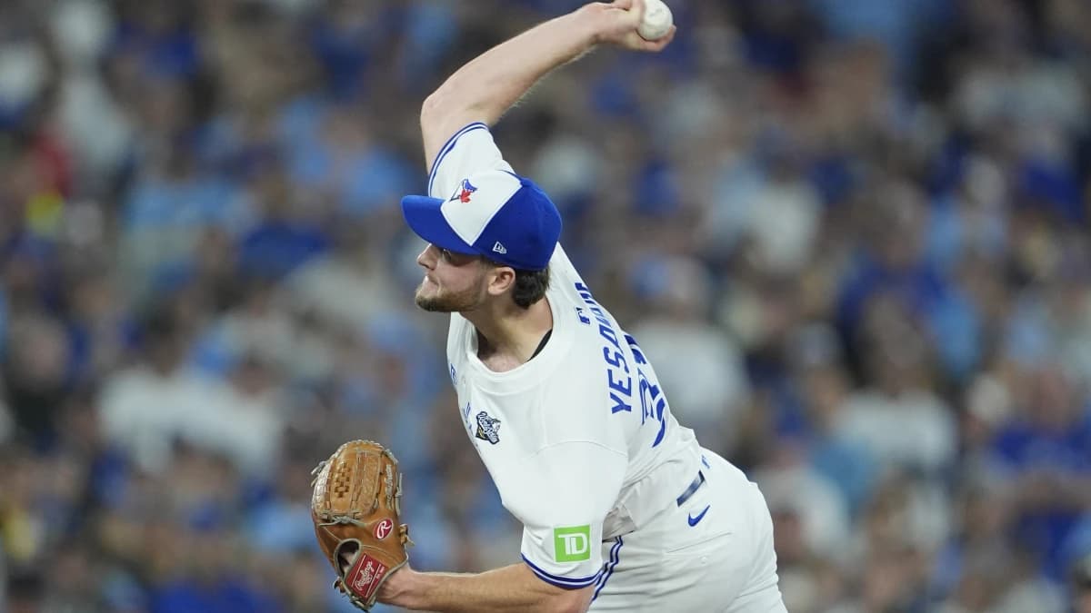 Toronto Blue Jays pitcher Trey Yesavage (39) pitches against the Los Angeles Dodgers in the seventh inning during game seven of the 2025 MLB World Series at Rogers Centre.
