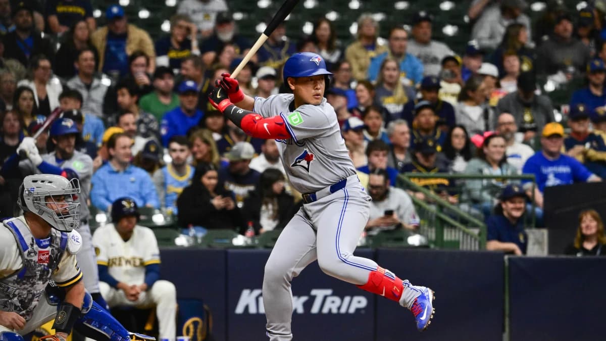 Toronto Blue Jays designated hitter Kazuma Okamoto (7) draws a walk in the seventh inning against the Milwaukee Brewers at American Family Field