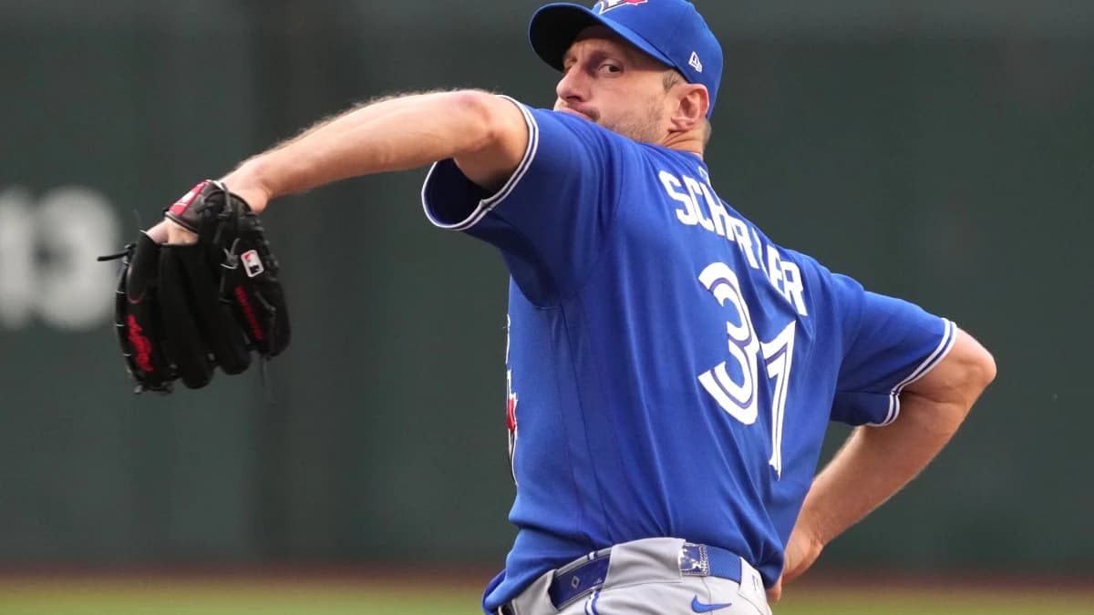 Toronto Blue Jays pitcher Max Scherzer (31) throws against the Arizona Diamondbacks in the first inning at Chase Field.