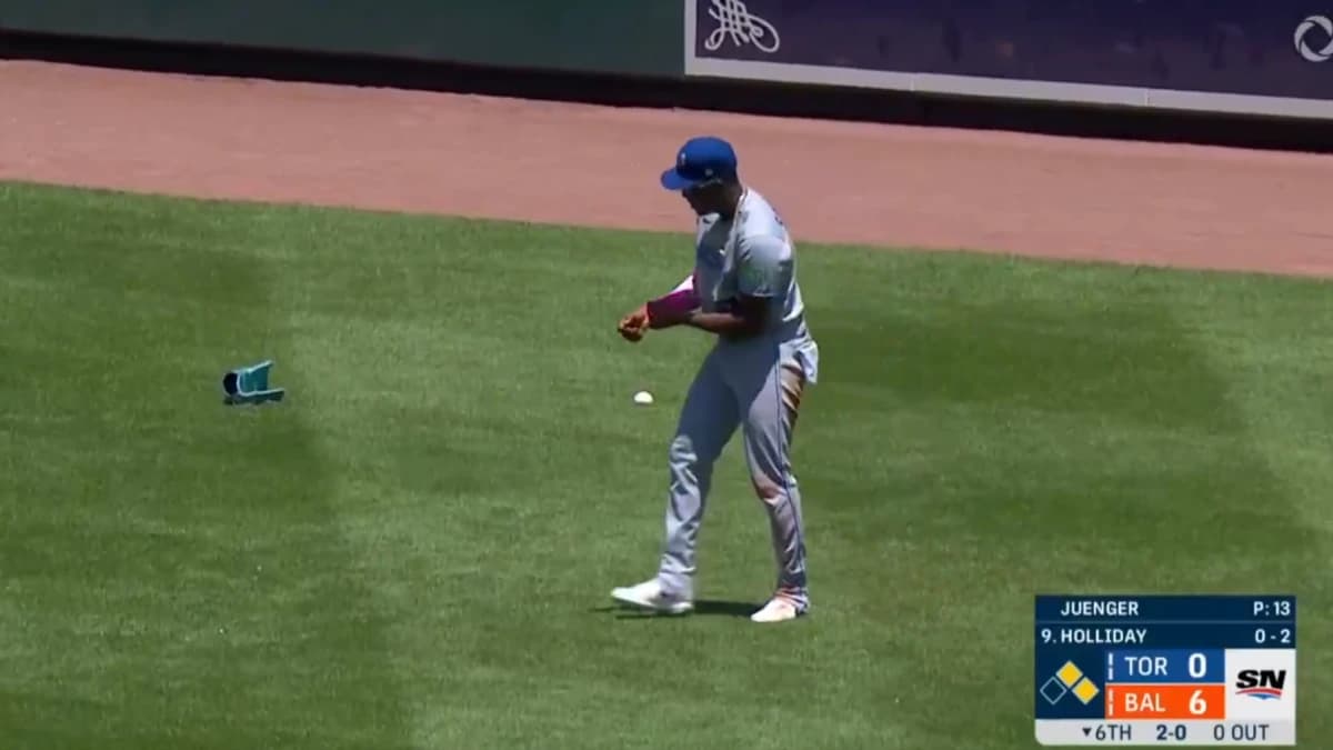 Jesus Sanchez leaves the game after being hit by a ball