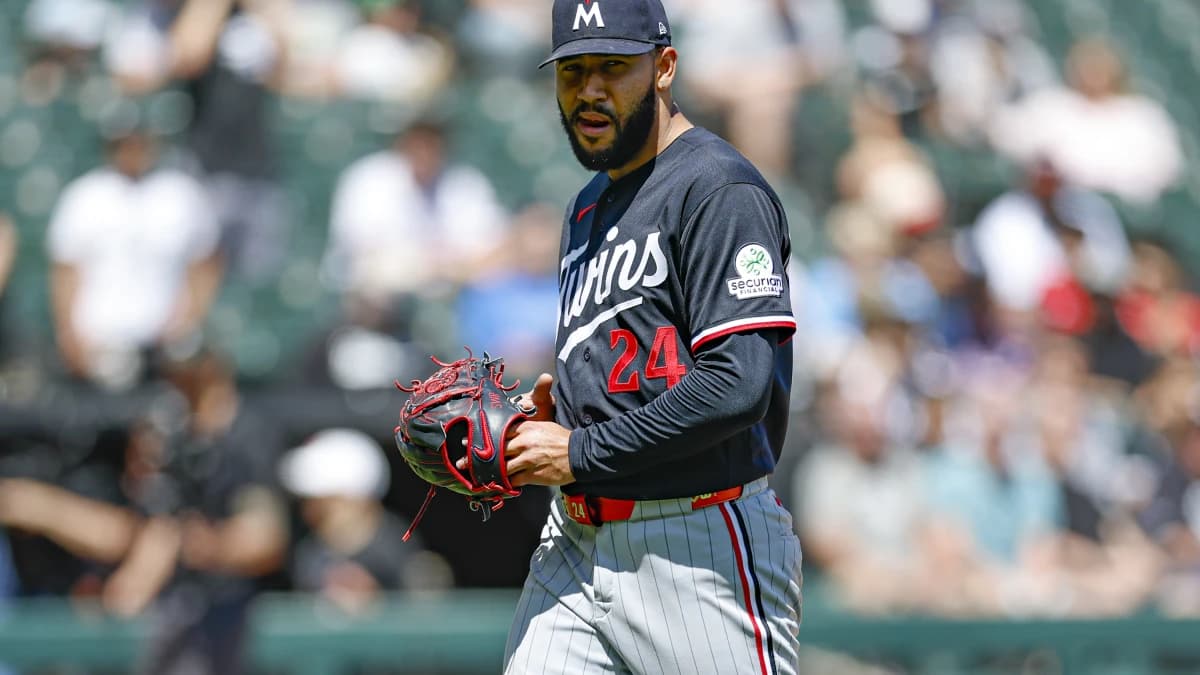 Minnesota Twins starting pitcher Simeon Woods Richardson (24) leaves a baseball game against the Chicago White Sox during the third inning at Rate Field.