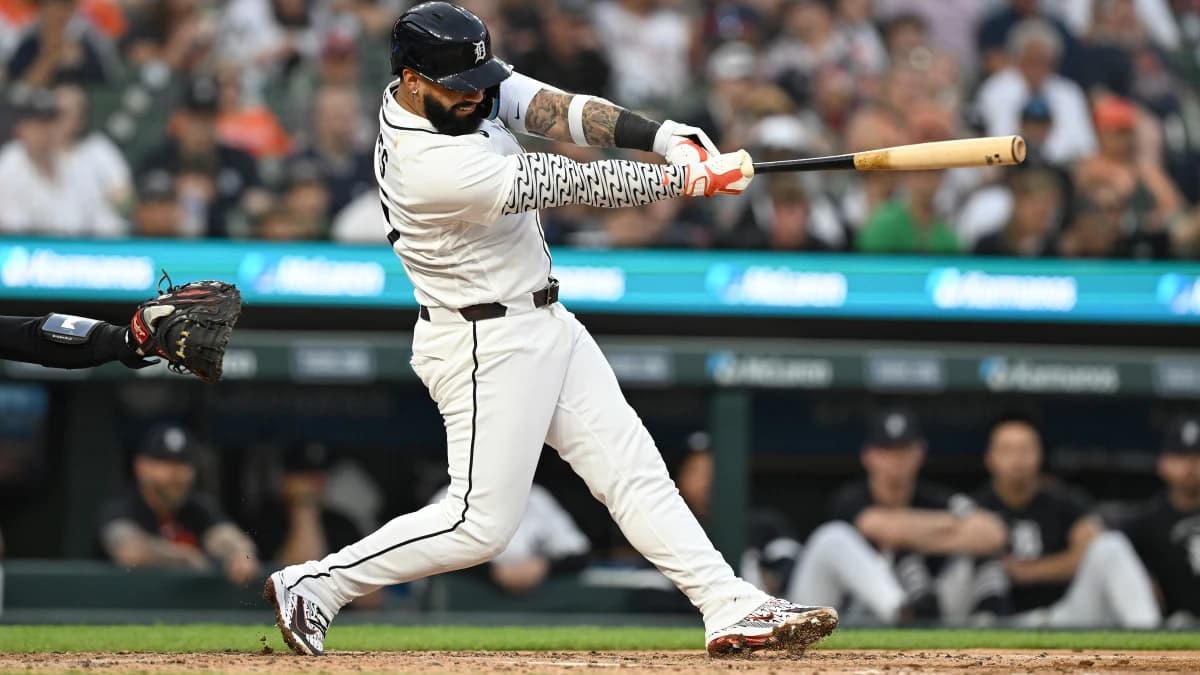 Detroit Tigers second baseman Gleyber Torres (25) hits an RBI double against the Minnesota Twins in the third inning at Comerica Park.