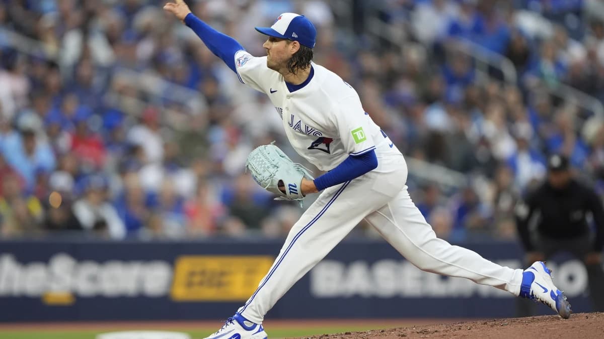 Toronto Blue Jays starting pitcher Kevin Gausman (34) pitches to the Texas Rangers during the third inning at Rogers Centre.