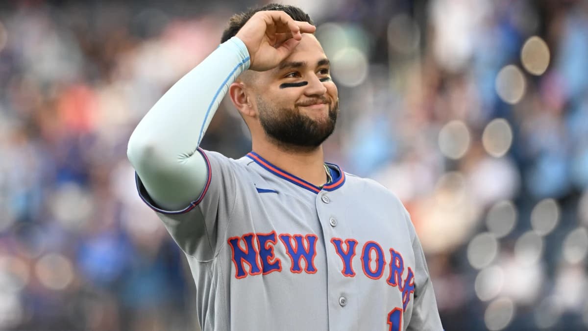 New York Mets third baseman Bo Bichette (19) acknowledges fans applause after watching a video tribute before playing his former club the Toronto Blue Jays at Rogers Centre