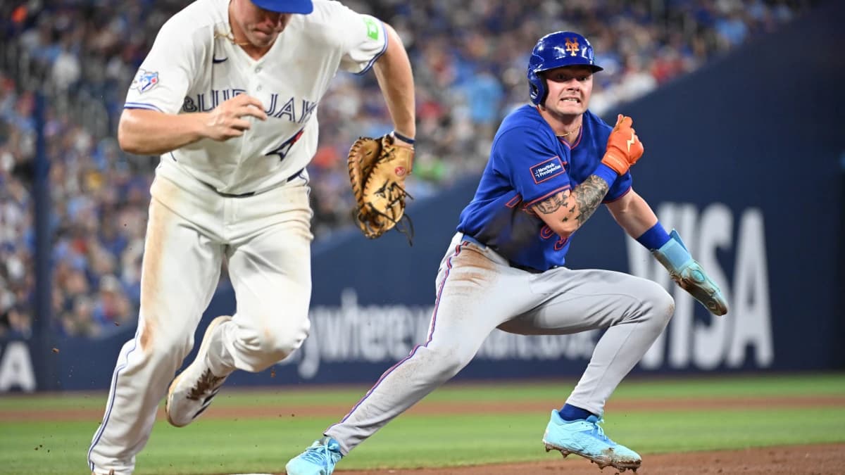 New York Mets right fielder Carson Benge (3) begins to run toward second base as Toronto Blue Jays first baseman Sean Keys (20) chases the ball in the ninth inning at Rogers Centre.