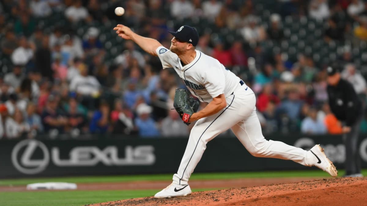 Seattle Mariners relief pitcher Austin Voth (30) pitches to the Detroit Tigers during the eighth inning at T-Mobile Park.
