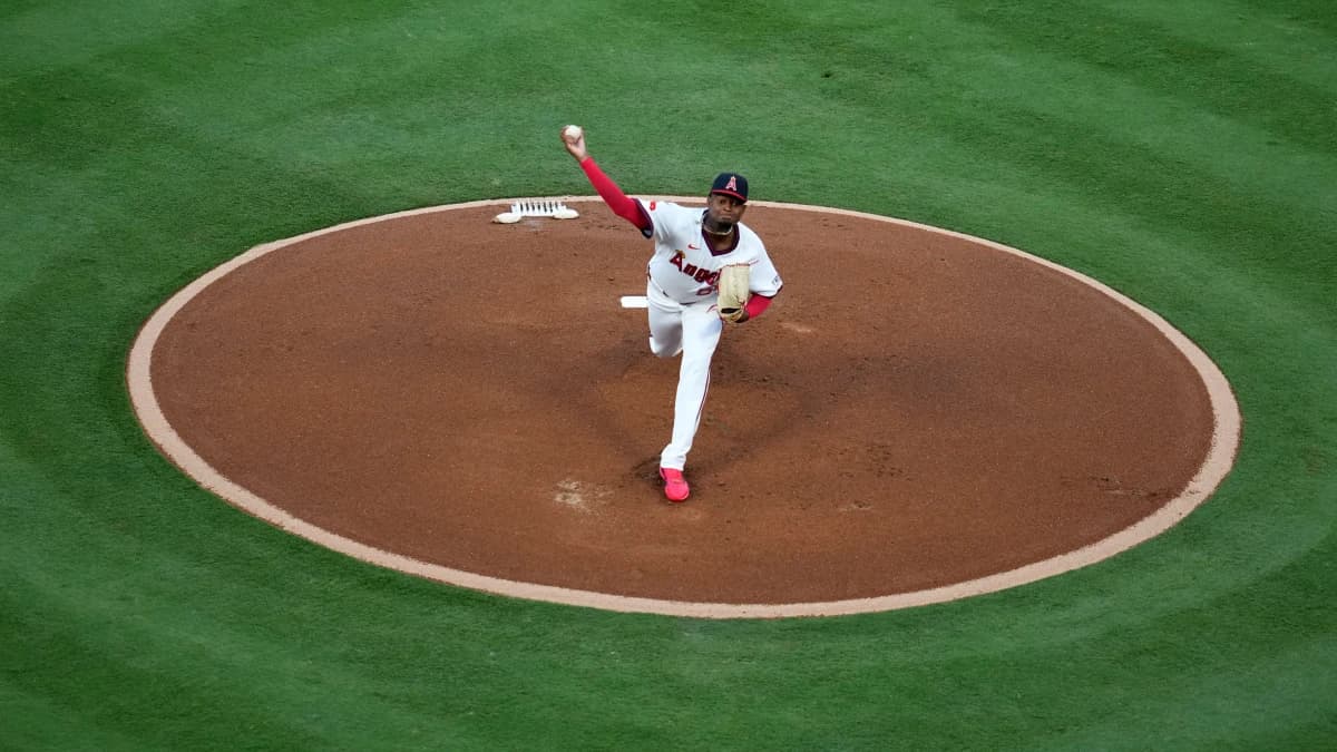 Los Angeles Angels pitcher José Soriano (59) throws in the first inning against the St. Louis Cardinals at Angel Stadium.