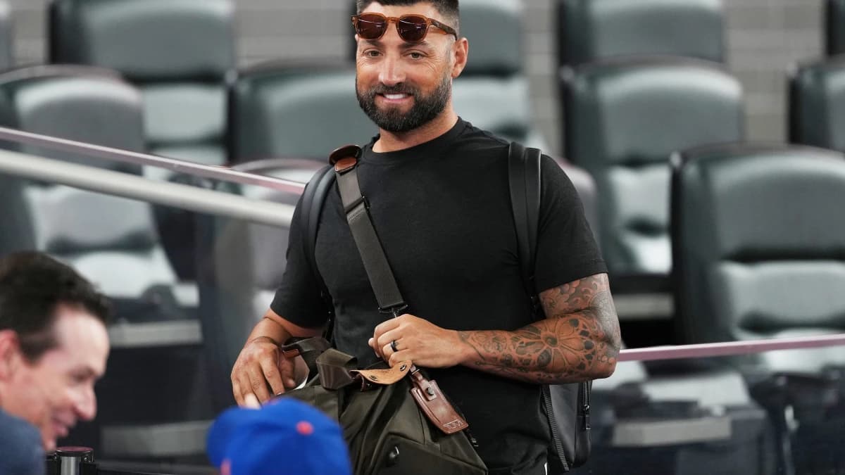 Former Toronto Blue Jays player Kevin Pillar speaks to a member of the New York Mets during batting practice before a game at Rogers Centre.