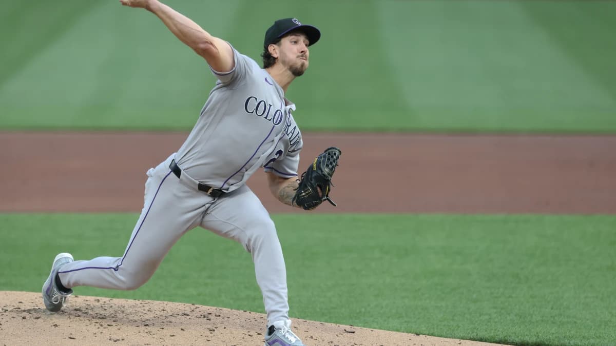 Colorado Rockies starting pitcher Michael Lorenzen (24) delivers a pitch against the Pittsburgh Pirates during the first inning at PNC Park. M