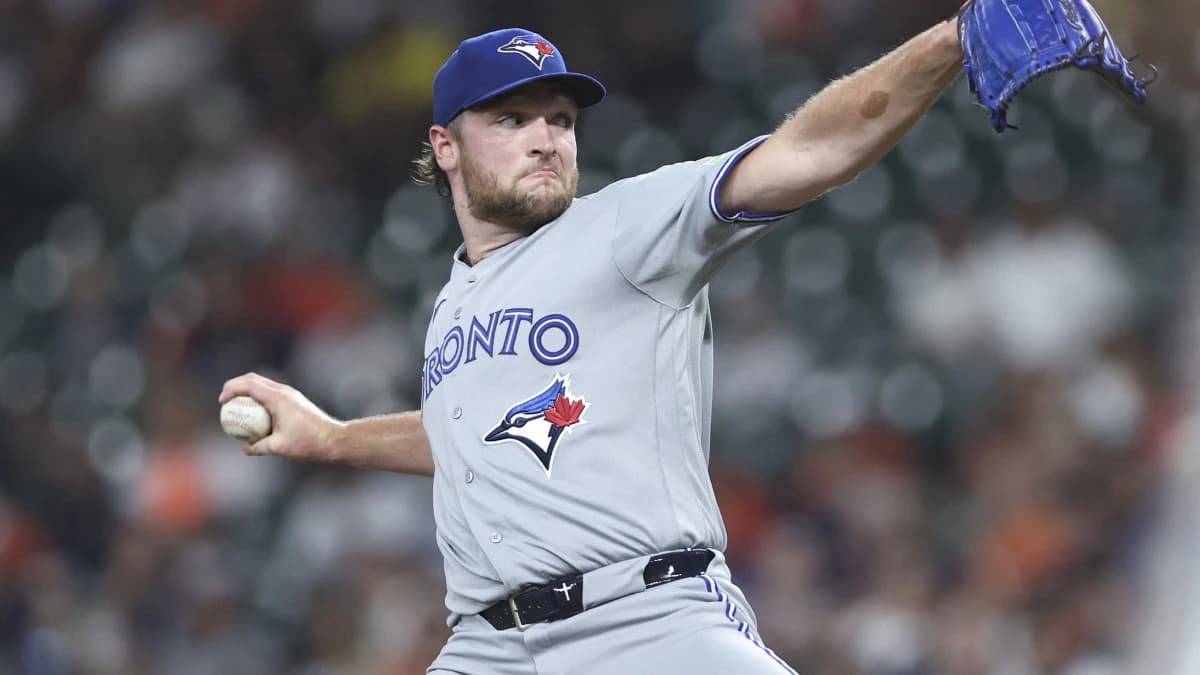 Toronto Blue Jays starting pitcher Trey Yesavage (39) delivers a pitch during the second inning against the Houston Astros at Daikin Park.