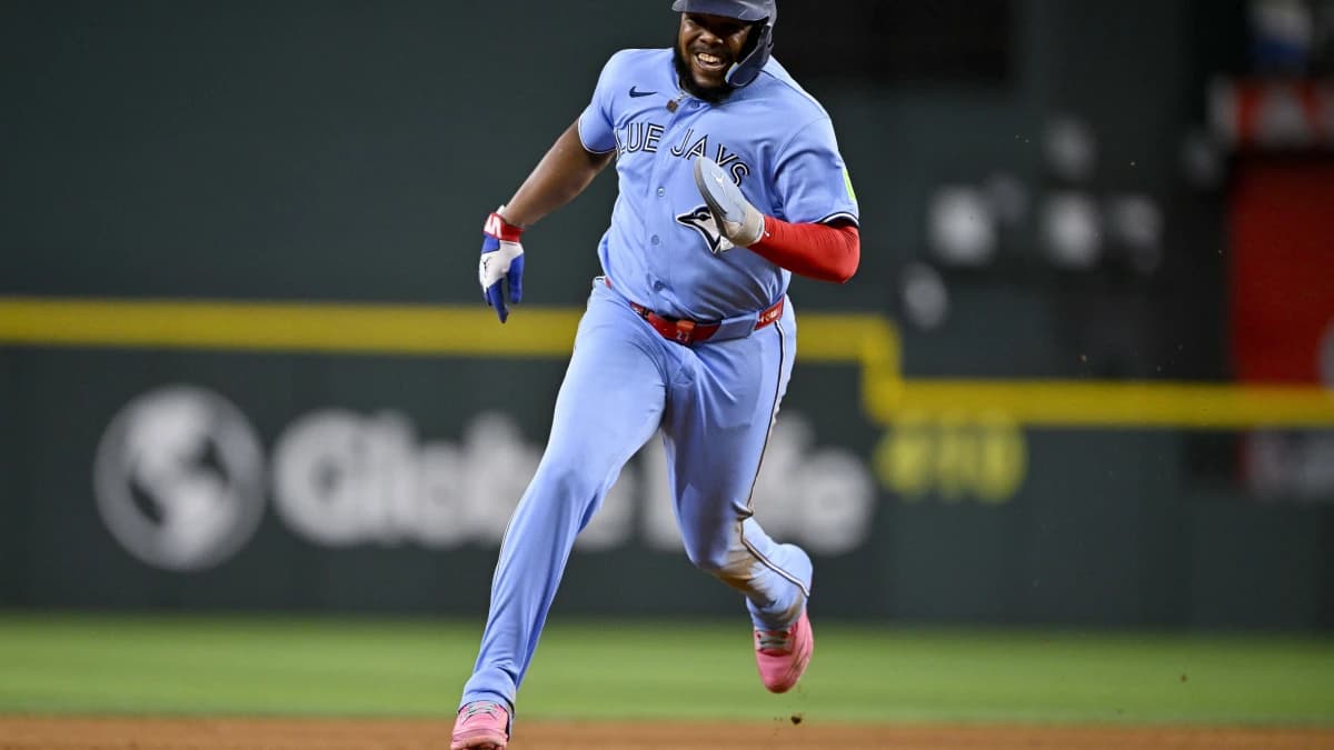 Toronto Blue Jays first baseman Vladimir Guerrero Jr. (27) runs to third base during the eighth inning against the Texas Rangers at Globe Life Field