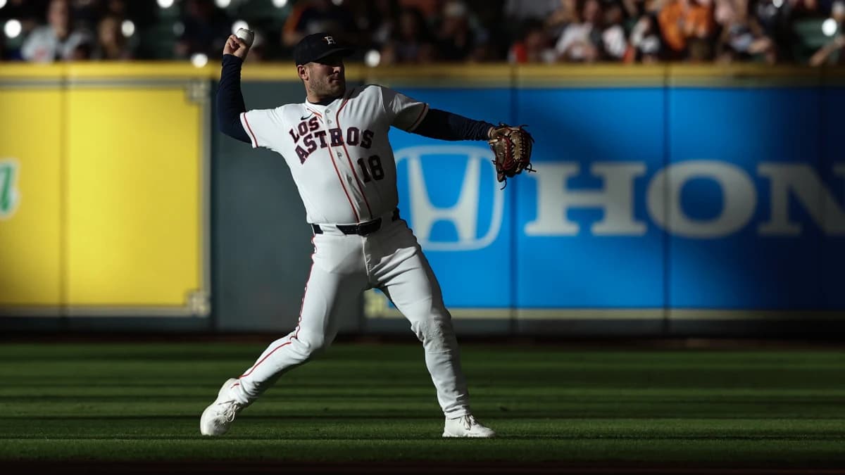 Houston Astros center fielder Daulton Varsho (18) warms up before playing against the Atlanta Braves in the first inning at Daikin Park.