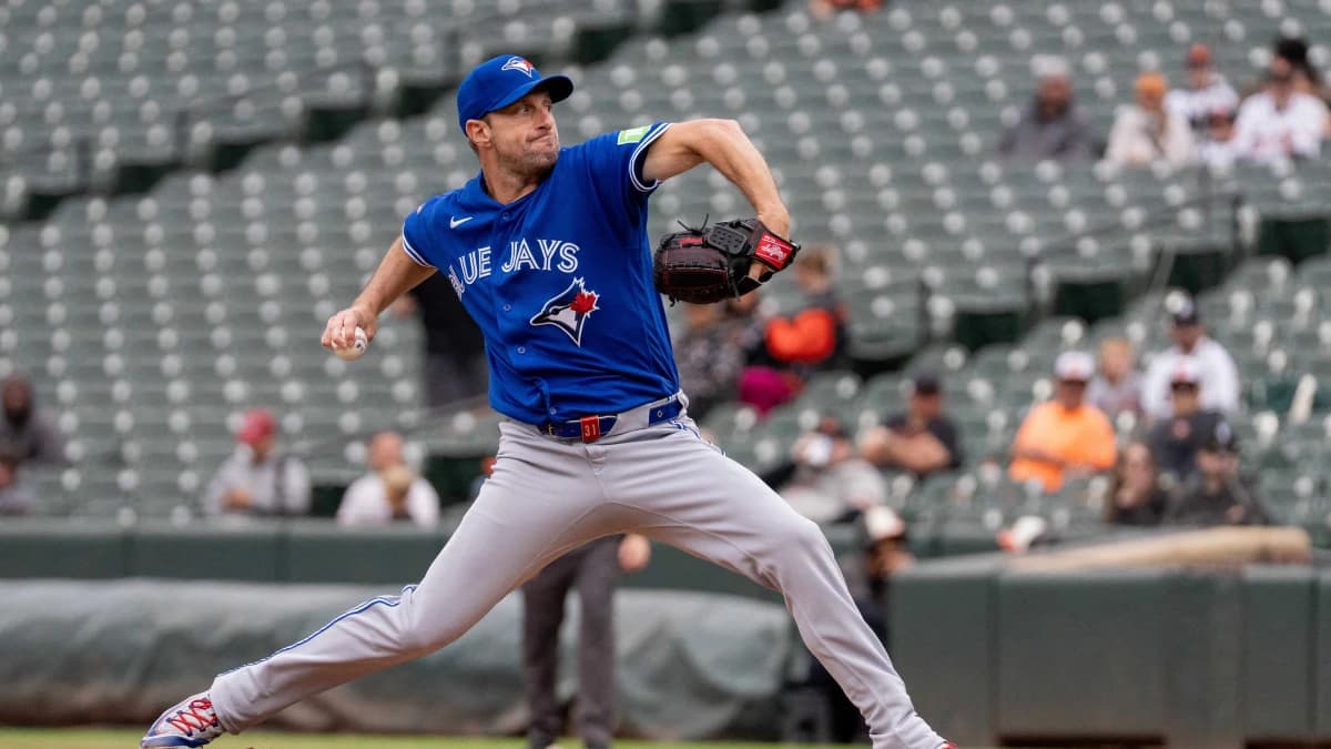 Toronto Blue Jays pitcher Max Scherzer (31) delivers a pitch during the third inning at Oriole Park at Camden Yard