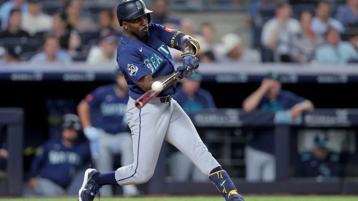 Seattle Mariners left fielder Randy Arozarena (56) hits a solo home run against the New York Yankees during the sixth inning at Yankee Stadium.