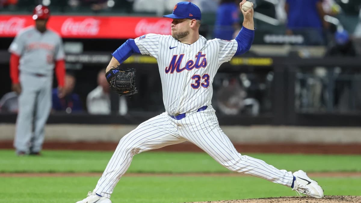 New York Mets relief pitcher AJ Minter (33) pitches in the ninth inning against the Cincinnati Reds at Citi Field.