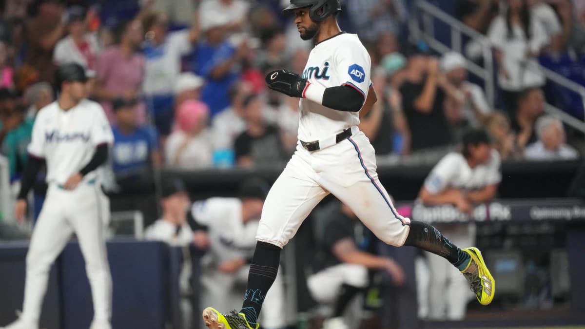 Miami Marlins second baseman Otto Lopez (6) scores a run against the Atlanta Braves in the seventh inning at loanDepot Park