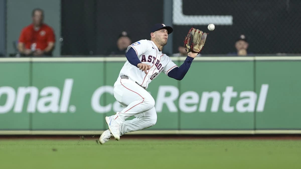 Houston Astros center fielder Daulton Varsho (18) makes a catch on a fly ball during the third inning against the Toronto Blue Jays at Daikin Park.