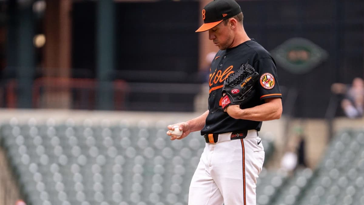 Baltimore Orioles pitcher Chris Bassitt (40) prepares to pitch during the first inning at Oriole Park at Camden Yards.