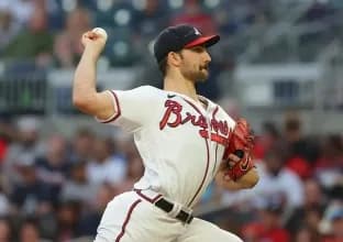 Spencer Strider pitching in a Braves game.