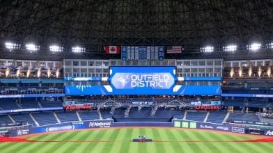 Blue Jays show off their new outfield today after extensive renovations. #BlueJays
#RogersCentre