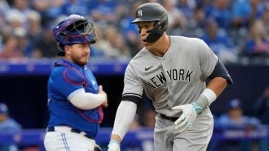 Aaron Judge scoring in front of Alejandro Kirk