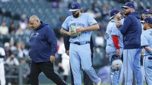 Manoah leaving the mound with an injury #bluejays #mlb