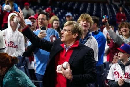 John Middleton putting the Blue Jays to shame #bluejays #phillies