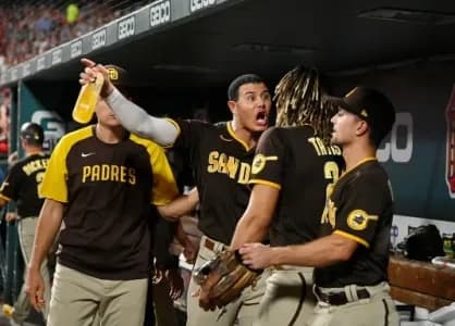 Padres players argue in the club house #padres #mlb