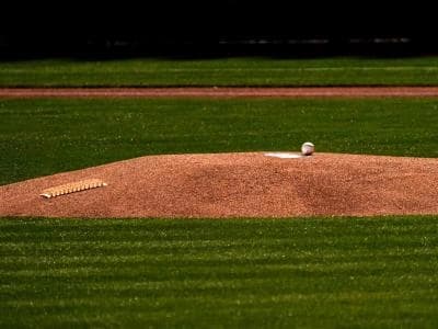 Blue Jays pressured to land $45 million All-Star Seth Lugo ahead of playoff run. #BlueJays #TradeDeadline #Lugo #Royals