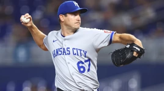 Blue Jays blindsided as all-star trade target signs shocking mid-season extension. #MLB #BlueJays #Lugo #Royals