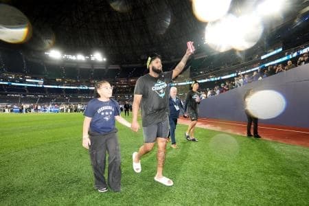 The other Toronto major sports teams are recognizing the Blue Jays#BlueJays #MapleLeafs #Raptors #WorldSeries #Schedule #Conflict