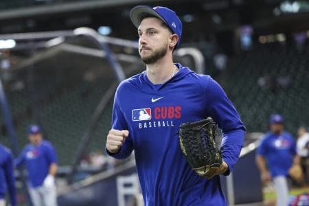Chicago Cubs right fielder Kyle Tucker (30) jogs onto the field before the game against the Houston Astros at Daikin Park.