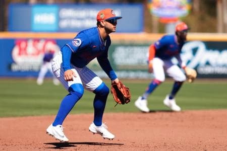 New York Mets third baseman Bo Bichette (19) plays his position against the Houston Astros during the third inning at Clover Park.