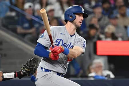 Los Angeles Dodgers right fielder Kyle Tucker (23) hits an RBI double against the Toronto Blue Jays in the ninth inning at Rogers Centre.