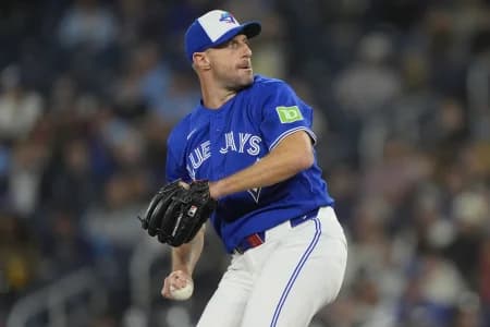 Toronto Blue Jays starting pitcher Max Scherzer (31) pitches to the Minnesota Twins during the second inning at Rogers Centre.