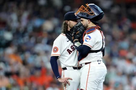 Houston Astros pitcher Spencer Arrighetti (41) talks with catcher Yainer Diaz (21) during the third inning against the Baltimore Orioles at Daikin Park