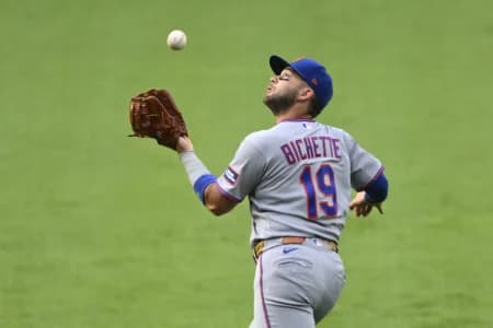 New York Mets third baseman Bo Bichette (19) makes a catch in the second inning against the Cleveland Guardians at Progressive Field.