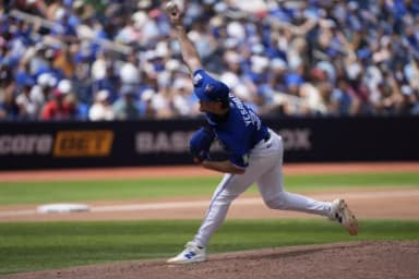 Toronto Blue Jays starting pitcher Trey Yesavage (39) pitches to the Chicago White Sox during the fourth inning at Rogers Centre.