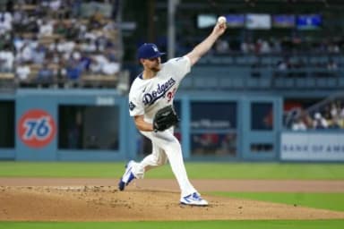 Los Angeles Dodgers pitcher Eric Lauer (33)t throws against the St. Louis Cardinals at Dodger Stadium.