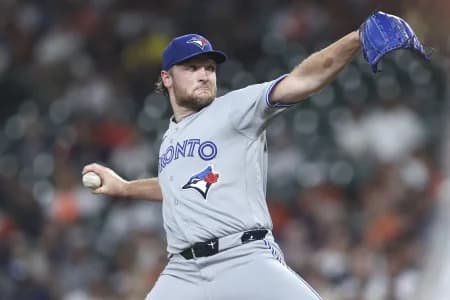 Toronto Blue Jays starting pitcher Trey Yesavage (39) delivers a pitch during the second inning against the Houston Astros at Daikin Park.